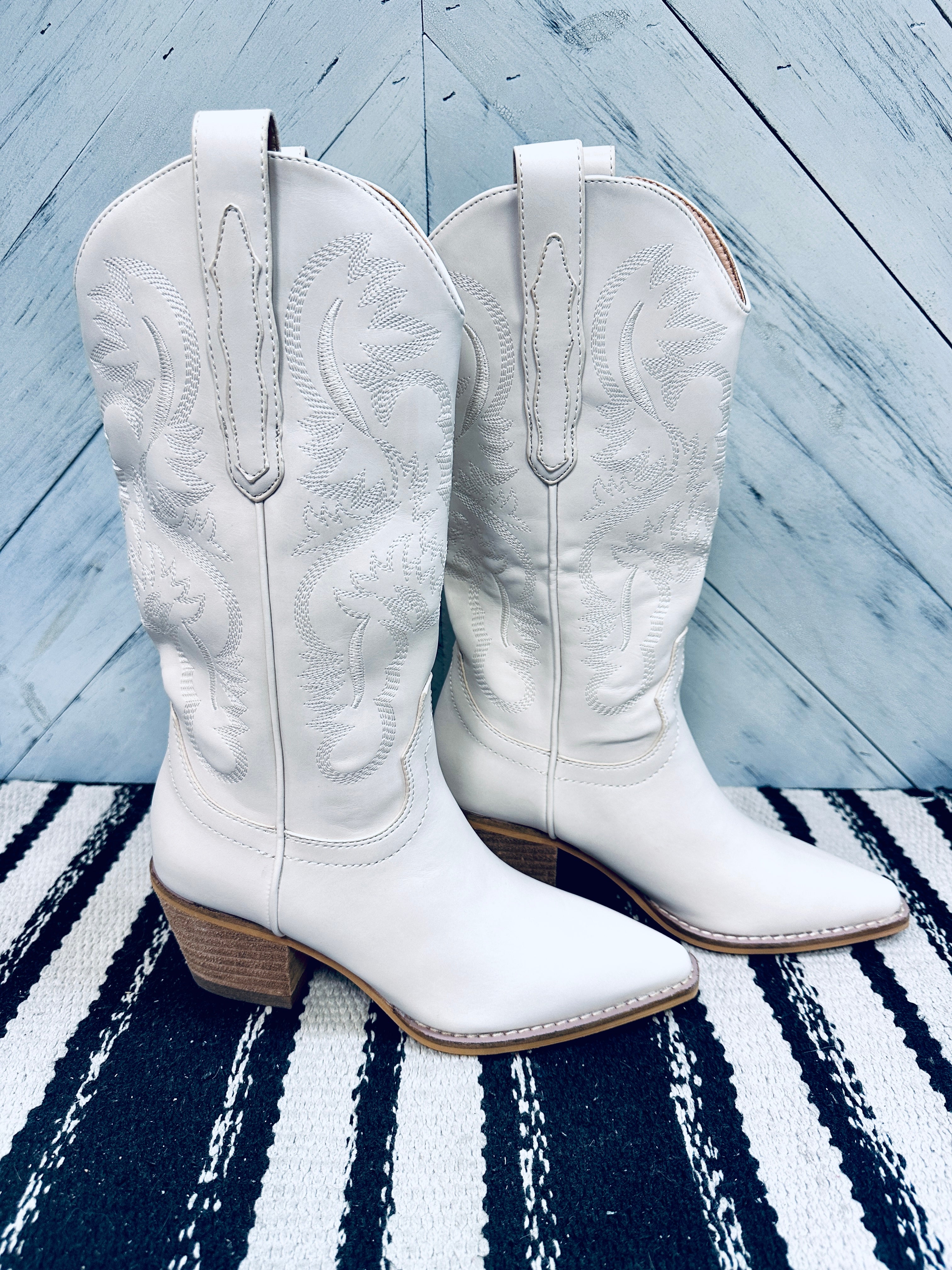 Cream Cowgirl Boots