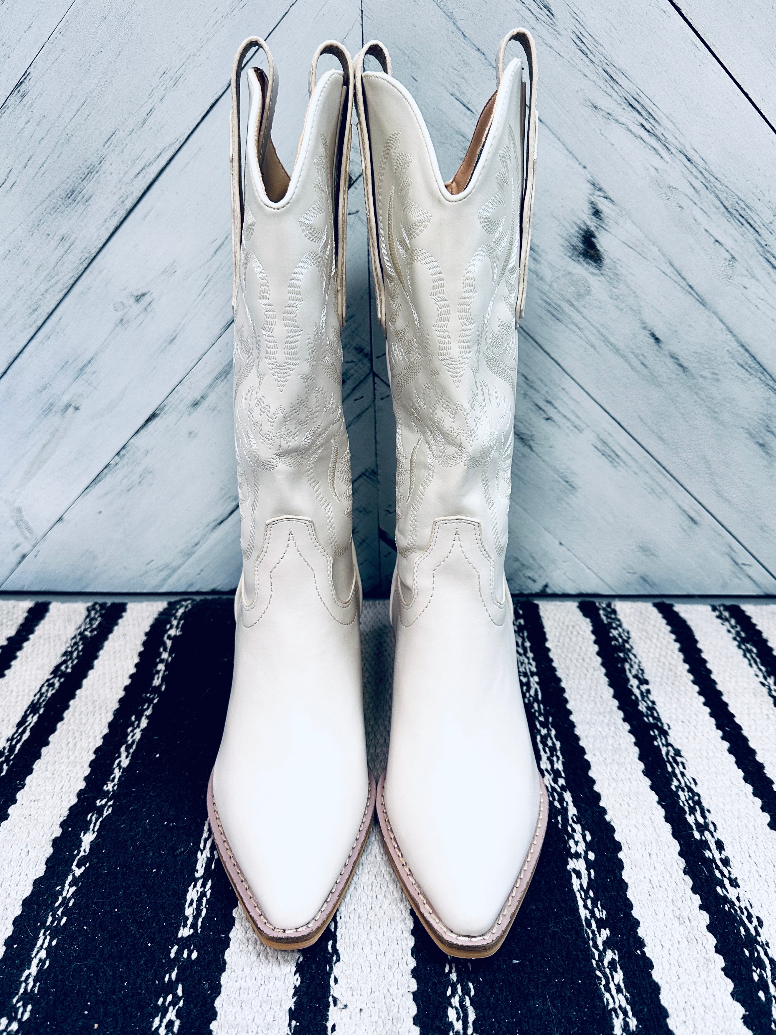 Cream Cowgirl Boots