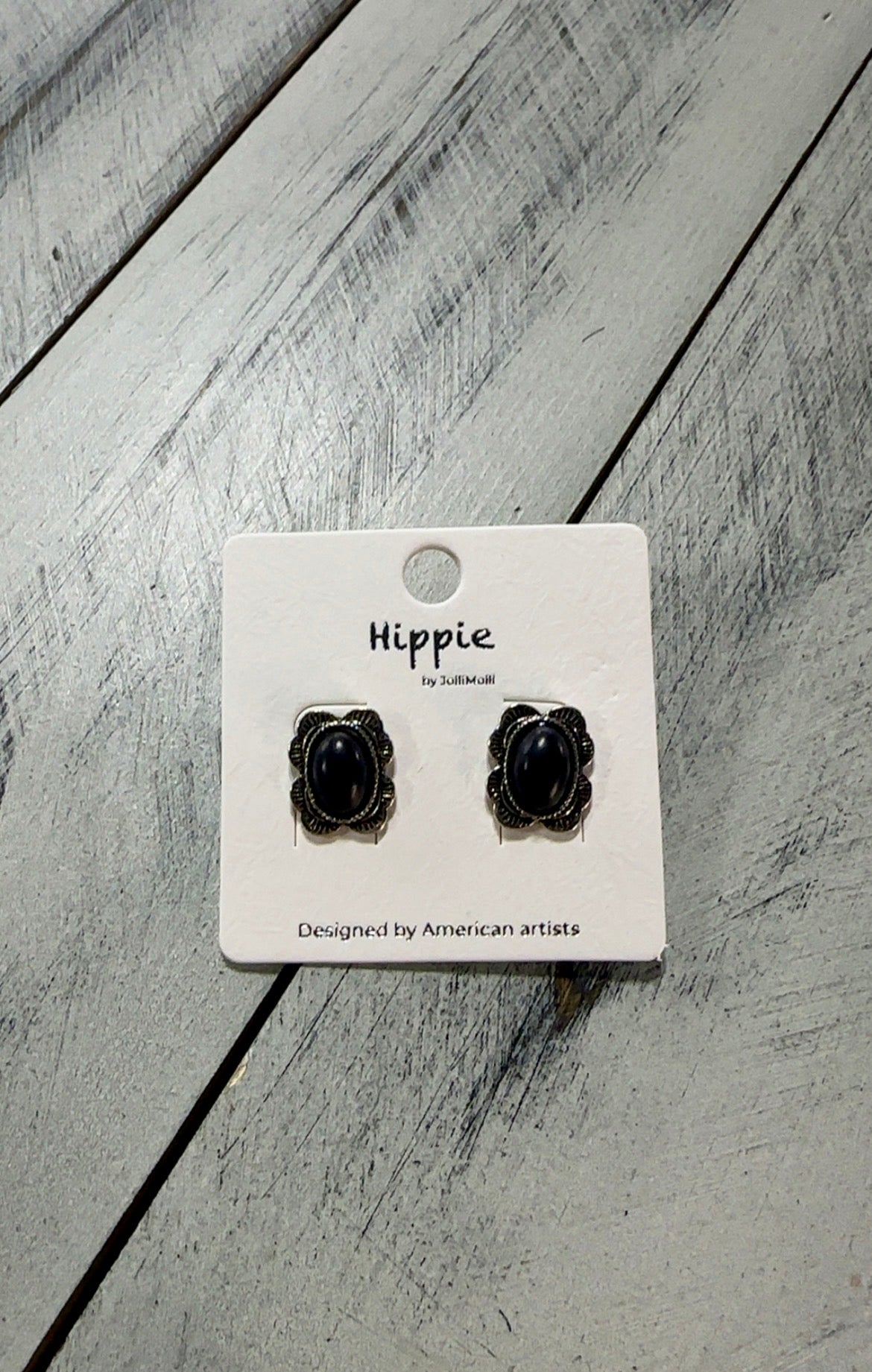 Scalloped Oval Stone Stud Earring